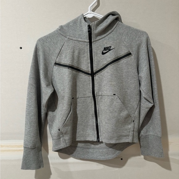 Pre owned Big girls Nike tech fleece// high low cut